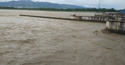 महाकाली नदीले खतराको तह नाघेपछि शारदा ब्यारेजका सबै ढोका खोलिए