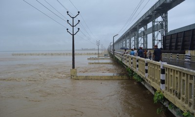 कोशी ब्यारेजका ५६ वटै ढोका खोलिए, वर्षासँगै देशभरी बाढीका घटना