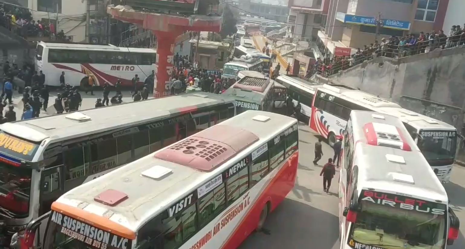 काठमाडौंको गोंगबुमा सोमबार बिहान फरक दृश्य  देखियो