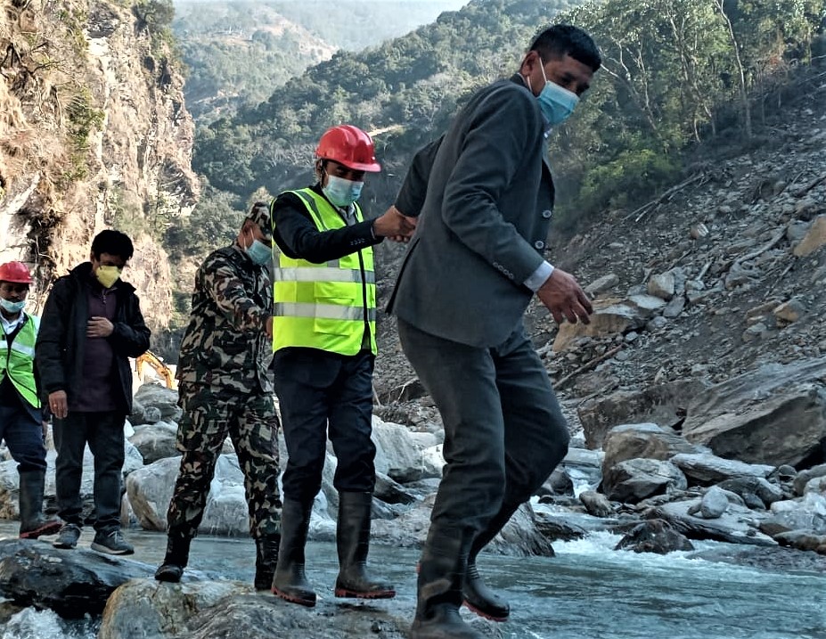 खानेपानी मन्त्रीः तोकिएको समयमा काम पुरा गर्नेलाई पुरस्कार दिने