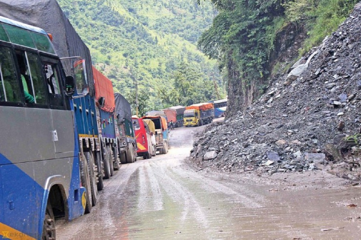 मुग्लिन–नारायणगढ सडकखण्डको अवस्था बुझेर मात्रै यात्रा गर्न आग्रह