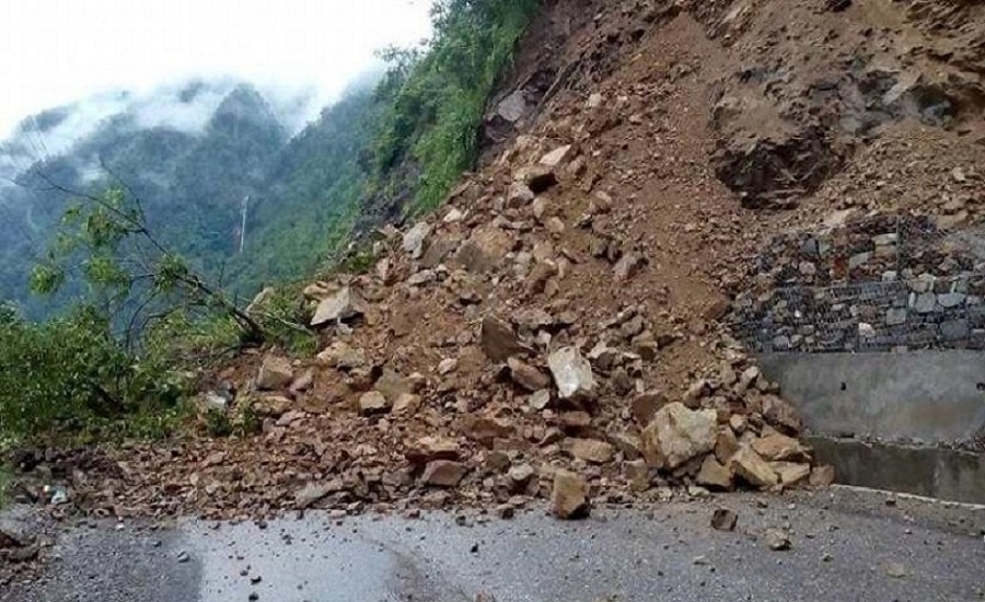 पहिरोले नौविसे, मुग्लिङ र नारायणगढ सडक अवरूद्ध