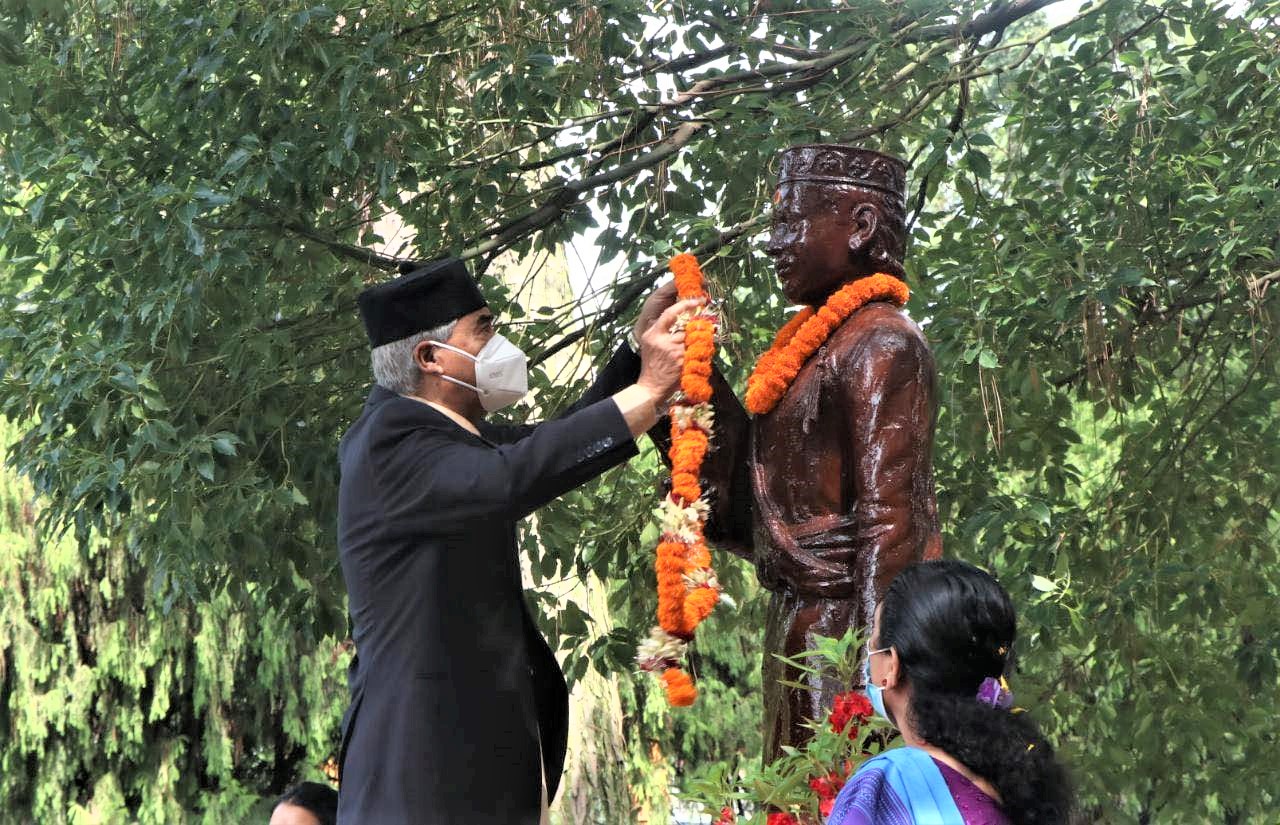 भानुजयन्ती : भानुभक्तकाे शालिकमा प्रधानमन्त्रीद्वारा माल्यापर्ण