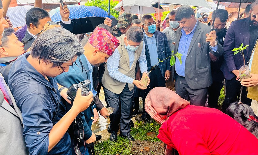 पशुपतिमा ‘एक भक्त, एक वृक्षरोपण’ अभियान