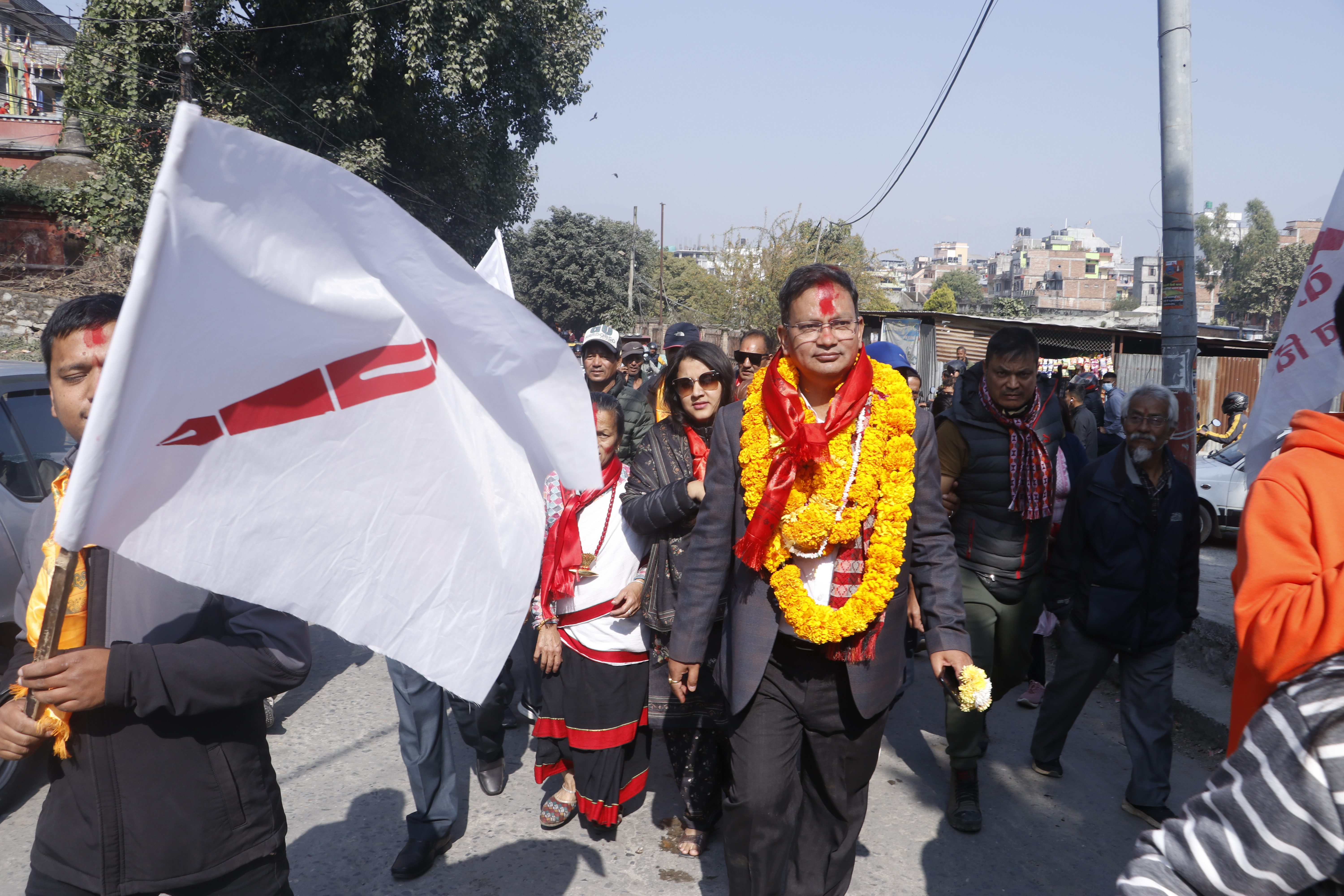 काठमाडौं–७ (क) बाट निर्वाचित मानन्धर मतदातालाई धन्यवाद दिन टोल–टोलमा (फोटो फिचर)