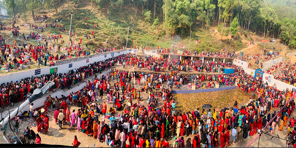 मातातीर्थमा दिवंगत आमा सम्झनेको भिड