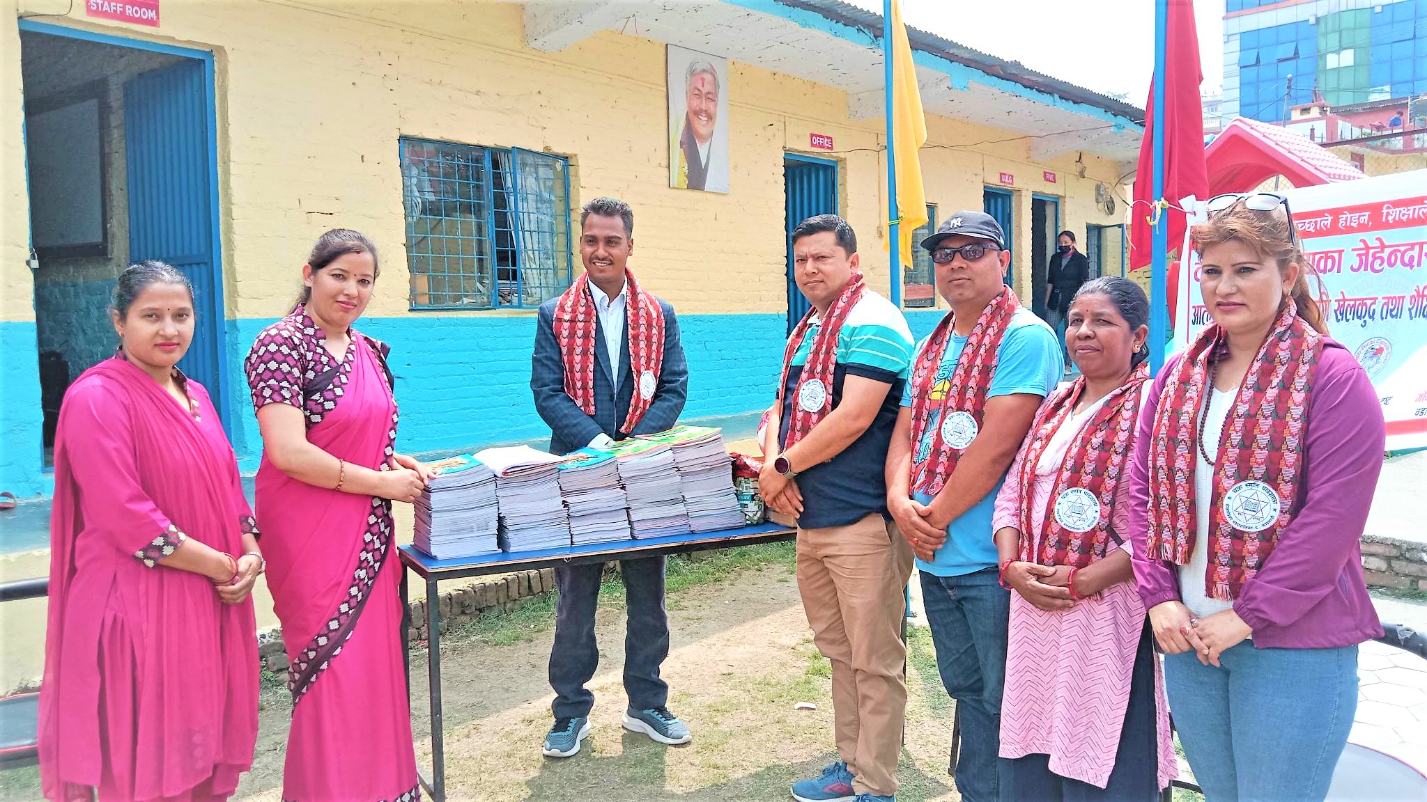 गोकर्णेश्वरमा दलित समुदायका  विद्यार्थीलाई शैक्षिक सामग्री वितरण