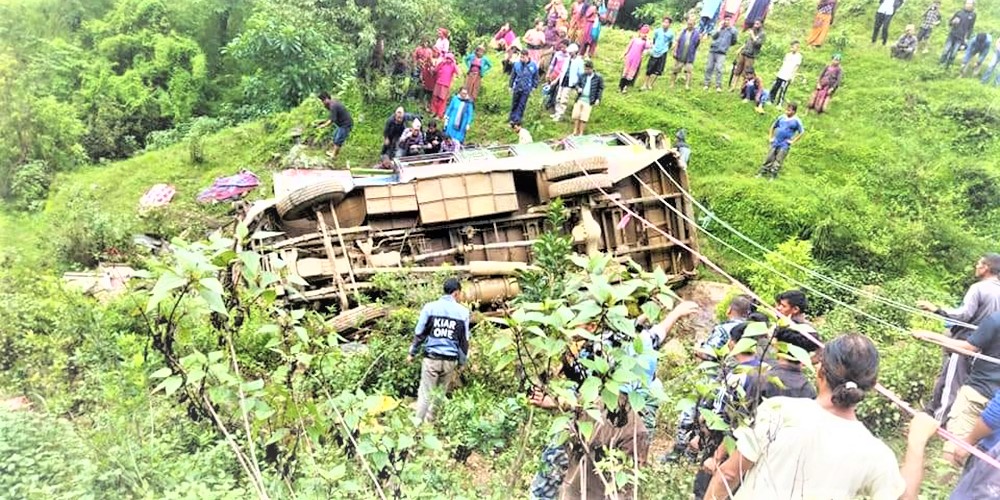 रोल्पामा बस दुर्घटना हुँदा ४ जनाको मृत्यु , १८ जना घाइते