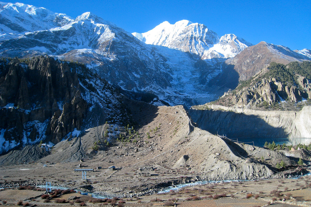 हराउँदैछन् मनाङका ताल