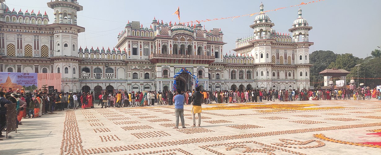 राममन्दिर प्राण प्रतिष्ठाको खुशियालीमा जानकी मन्दिरमा सवा लाख दीप बालिँदै