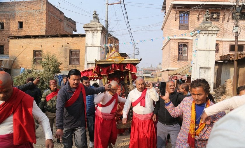 रातो मच्छिन्द्रनाथलाई पाटनको तःबहाल मन्दिर लगियो