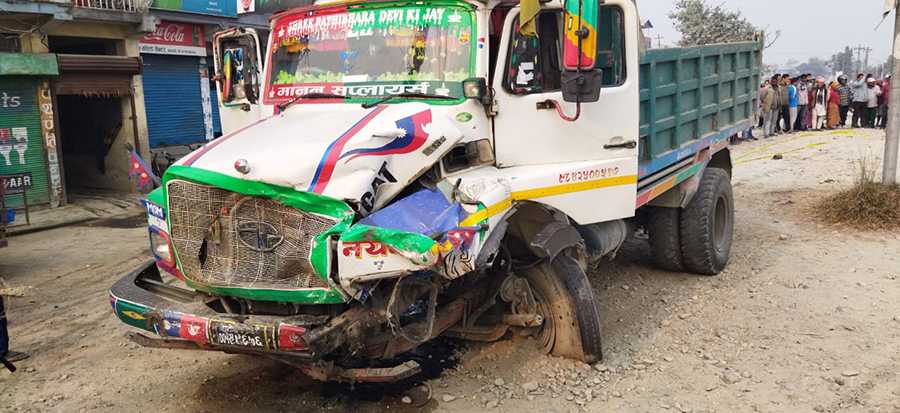 बेलबारीमा ३ सवारी ठोक्किंदा २ जनाको मृत्यु